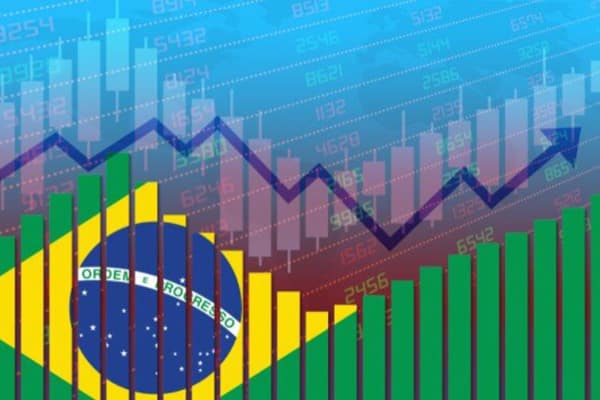Imagem da bandeira do Brasil com indicadores de economia demonstrando uma análise de conjuntura econômica
