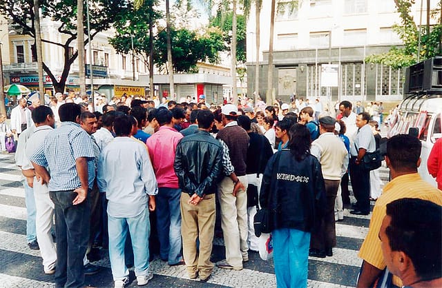 Abril/2004: Praça da Pedra com os Desempregados. Conversa sobre 1º de Maio e a Reforma Trabalhista.