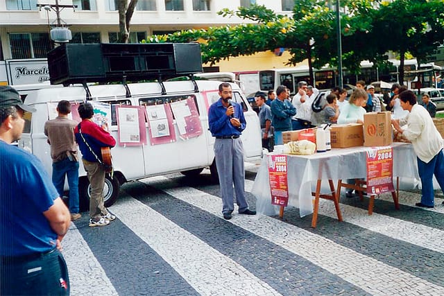 Abril/2004: Praça da Pedra com os Desempregados. Conversa sobre 1º de Maio e a Reforma Trabalhista.